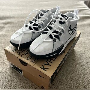 NIKE KYRIE FLYTRAP 6 GS 'WHITE BLACK'